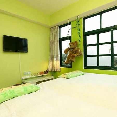 Wushih Surf Hostel Toucheng Bagian luar foto